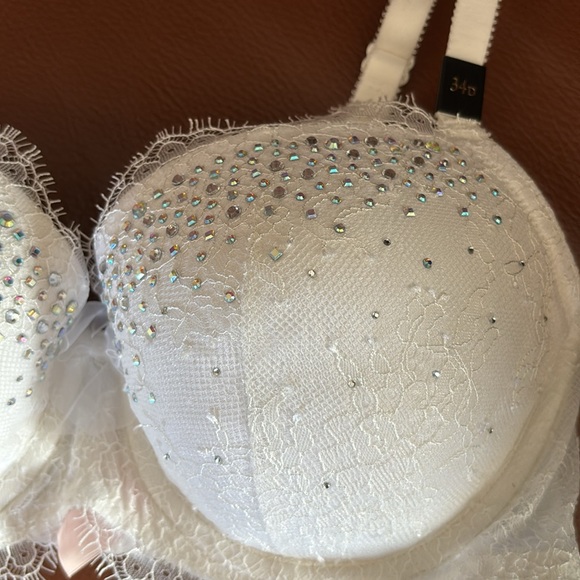 Victoria’s Secret Fashion Show Ltd Edition rhinestone white lace bra & panty set - Picture 4 of 7